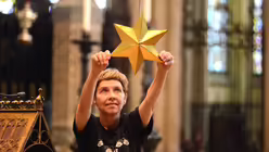 Berufsbedingt greift Restauratorin Bettina Grimm regelm&auml;&szlig;ig nach den Sternen. / &copy; Beatrice Tomasetti (DR)