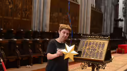 Dieser Stern wird wieder unweit des Schlusssteins befestigt. / &copy; Beatrice Tomasetti (DR)