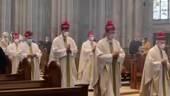 Bei besonderen Anlässen - wie hier bei der Chrisam-Messe in der Karwoche - ist Domkapitular Zimmermann immer mit dabei.  / © Beatrice Tomasetti (DR)