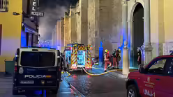  Nur das rasche Eingreifen der Feuerwehr verhinderte größere Schäden an dem Unesco-Weltkulturgut. / © Madero Cubero/EUROPA PRESS (dpa)