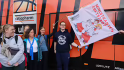 Vorfreude auf Rom herrscht schon bei der Abfahrt unter den Ministrantinnen und Ministranten aus Erftstadt. / © Vera Sturm (EBK)