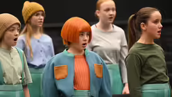 In der diesj&auml;hrigen Weihnachtszeit treten die 50 S&auml;ngerinnen und S&auml;nger bei "H&auml;nsel und Gretel" im Staatenhaus auf. / &copy; Beatrice Tomasetti (DR)