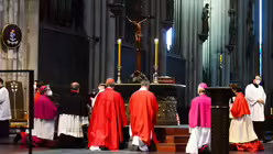 Karfreitagsliturgie im K&ouml;lner Dom / &copy; Beatrice Tomasetti (DR)