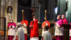 Karfreitagsliturgie im K&ouml;lner Dom / &copy; Beatrice Tomasetti (DR)