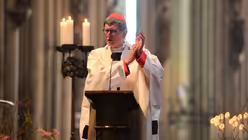 Rainer Maria Kardinal Woelki im Pontifikalamt am Hochfest der Auferstehung des Herrn / &copy; Beatrice Tomasetti (DR)