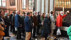 Die Gläubigen auf dem Weg zum Reliquiar / © Beatrice Tomasetti (DR)