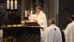 Rainer Maria Kardinal Woelki im Pontifikalamt am Hochfest der Auferstehung des Herrn / &copy; Beatrice Tomasetti (DR)