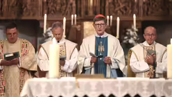 Diakon Manfred Burtscheidt, Pfarrer Johannes Wolter, Kardinal Woelki und Subsidiar Gerhard Dane. / © Beatrice Tomasetti (DR)