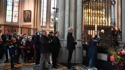 Die Gläubigen auf dem Weg zum Reliquiar / © Beatrice Tomasetti (DR)