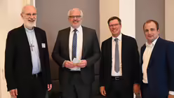 Gruppenphoto mit Weihbischof Puff / &copy; Beatrice Tomasetti (DR)