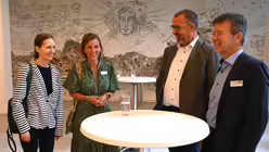 Referentinnen der TMA im Gespr&auml;ch mit Harald Schl&uuml;ter, zust&auml;ndig f&uuml;r Domf&uuml;hrungen in K&ouml;ln, und Andreas W&uuml;rbel, zust&auml;ndig f&uuml;r Kunst, Kultur und P&auml;dagogik. / &copy; Beatrice Tomasetti (DR)