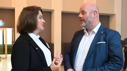 Laudatorin Ingeborg B&uuml;ttgen und Gregor Stiels, Vorsitzender des Katholikenausschusses in der Stadt K&ouml;ln. / &copy; Beatrice Tomasetti (DR)