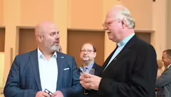 Gregor Stiels, Vorsitzender des Katholikenausschusses in der Stadt K&ouml;ln, und Kreisdechant Christoph Bersch. / &copy; Beatrice Tomasetti (DR)