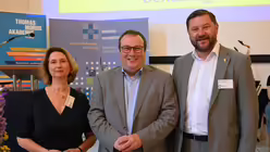 Bettina Heinrichs-M&uuml;ller, stellvertretende Vorsitzende des Di&ouml;zesanrates, NRW-Umweltminister Oliver Krischer und Tim-O. Kurzbach. / &copy; Beatrice Tomasetti (DR)
