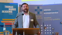 Der Vorsitzende des Di&ouml;zesanrates Tim-O. Kurzbach bei der Begr&uuml;&szlig;ung. / &copy; Beatrice Tomasetti (DR)