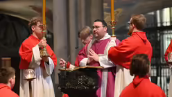 Zu den Aufgaben des Diakonendienstes gehört es auch, das Evangelium vorzutragen / © Beatrice Tomasetti (DR)