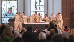 Pontifikalamt mit Kardinal Woelki in Euskirchen / &copy; Beatrice Tomasetti (DR)