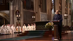 General Frank Reiland tr&auml;gt die Lesung vor. / &copy; Beatrice Tomasetti (DR)