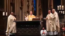 Er&ouml;ffnung Dreik&ouml;nigswallfahrt und "Himmelsleiter" / &copy; Beatrice Tomasetti (DR)