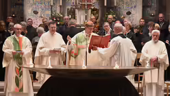 Altarweihe in St. Laurentius, Bergisch Gladbach, mit Rainer Maria Kardinal Woelki / &copy; Beatrice Tomasetti (DR)