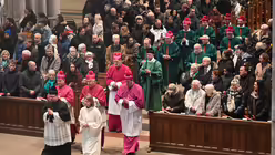 Domkapitel und Dompropst Guido Assmann beim gro&szlig;en Einzug / &copy; Beatrice Tomasetti (DR)