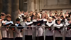 Knaben und M&auml;dchen in den Ch&ouml;ren am K&ouml;lner Dom / &copy; Beatrice Tomasetti (DR)