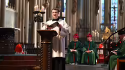 Simon Schuttemeier ist Chorleiter, Organist und Assistent des Domkapellmeisters am K&ouml;lner Dom / &copy; Beatrice Tomasetti (DR)