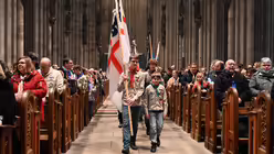 Friedenslicht von Bethlehem im Kölner Dom / © Beatrice Tomasetti (DR)