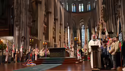 Friedenslicht von Bethlehem im Kölner Dom / © Beatrice Tomasetti (DR)