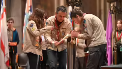 Friedenslicht von Bethlehem im Kölner Dom / © Beatrice Tomasetti (DR)