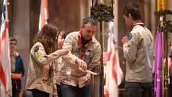 Friedenslicht von Bethlehem im Kölner Dom / © Beatrice Tomasetti (DR)