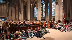 Friedenslicht von Bethlehem im Kölner Dom / © Beatrice Tomasetti (DR)