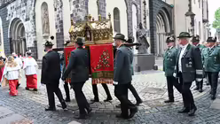 Mit Gottesdienst und Schreinprozession durch die Stadt endet Neusser Quirinus-Oktav / &copy; Beatrice Tomasetti (DR)