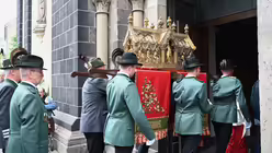 Mit Gottesdienst und Schreinprozession durch die Stadt endet Neusser Quirinus-Oktav / &copy; Beatrice Tomasetti (DR)