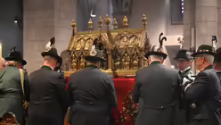 Mit Gottesdienst und Schreinprozession durch die Stadt endet Neusser Quirinus-Oktav / &copy; Beatrice Tomasetti (DR)