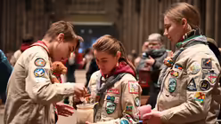 Friedenslicht von Bethlehem im Kölner Dom / © Beatrice Tomasetti (DR)