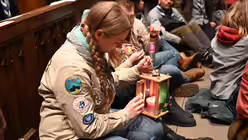 Friedenslicht von Bethlehem im Kölner Dom / © Beatrice Tomasetti (DR)