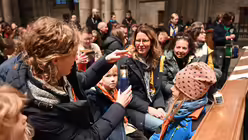 Friedenslicht von Bethlehem im Kölner Dom / © Beatrice Tomasetti (DR)