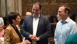 NRW-Minister Liminski im Gespr&auml;ch mit Kollegin Josefine Pauls und Martin B&ouml;rschel, ehemaliger NRW-Landtagsabgeordneter / &copy; Beatrice Tomasetti (DR)