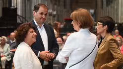 Die Vizepr&auml;sidentin des NRW-Landtags, Ber&icirc;van Aymaz, im Gespr&auml;ch mit Oberb&uuml;rgermeisterin Henriette Reker und NRW-Familienministerin Josefine Pauls / &copy; Beatrice Tomasetti (DR)