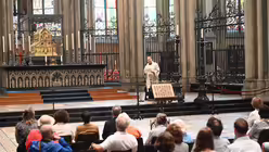 Die &ouml;kumenische Andacht zum NRW-Tag fand im Hochchor des K&ouml;lner Domes statt / &copy; Beatrice Tomasetti (DR)