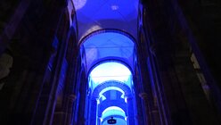 Das Gewölbe ist in leuchtendes Blau getaucht. / © Beatrice Tomasetti (DR)
