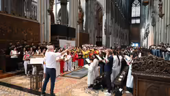 Impressionen vom Mittagsgebet im Rahmen des Prefestivals von PUERI CANTORES 2025 / © Beatrice Tomasetti (DR)