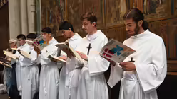 Impressionen vom Mittagsgebet im Rahmen des Prefestivals von PUERI CANTORES 2025 / © Beatrice Tomasetti (DR)