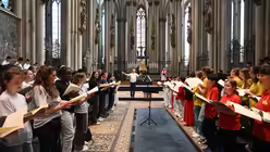 Impressionen vom Mittagsgebet im Rahmen des Prefestivals von PUERI CANTORES 2025 / © Beatrice Tomasetti (DR)