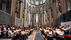 Impressionen vom Mittagsgebet im Rahmen des Prefestivals von PUERI CANTORES 2025 / © Beatrice Tomasetti (DR)