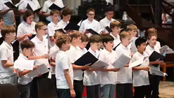 Impressionen vom Mittagsgebet im Rahmen des Prefestivals von PUERI CANTORES 2025 / © Beatrice Tomasetti (DR)