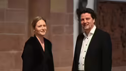 Zwei, die immer wieder erfolgreich zusammenarbeiten: die Schauspielerin Julia Jentsch und der Komponist Helge Burggrabe. / © Beatrice Tomasetti (DR)