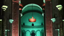 Sehr beeindruckend wird die große Grabkrone von Konrad II. ins Szene gesetzt. / © Beatrice Tomasetti (DR)