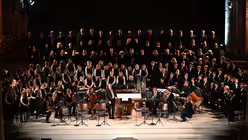 Insgesamt wirken 180 Sänger und Instrumentalisten bei der Aufführung in Speyer mit. / © Beatrice Tomasetti (DR)